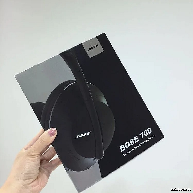 Bose 700 Wireless Headphones in Black