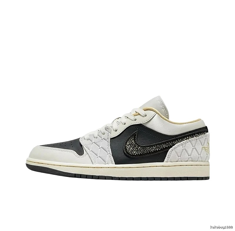 Jordan AJ1 black and white trendy and cool skate shoes