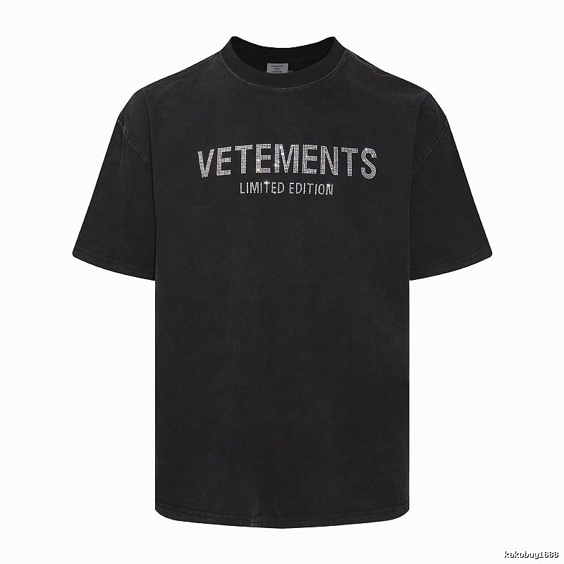 Logo Detail Statement graphic T-shirt Black Colorful Lucky with Relaxed Feel