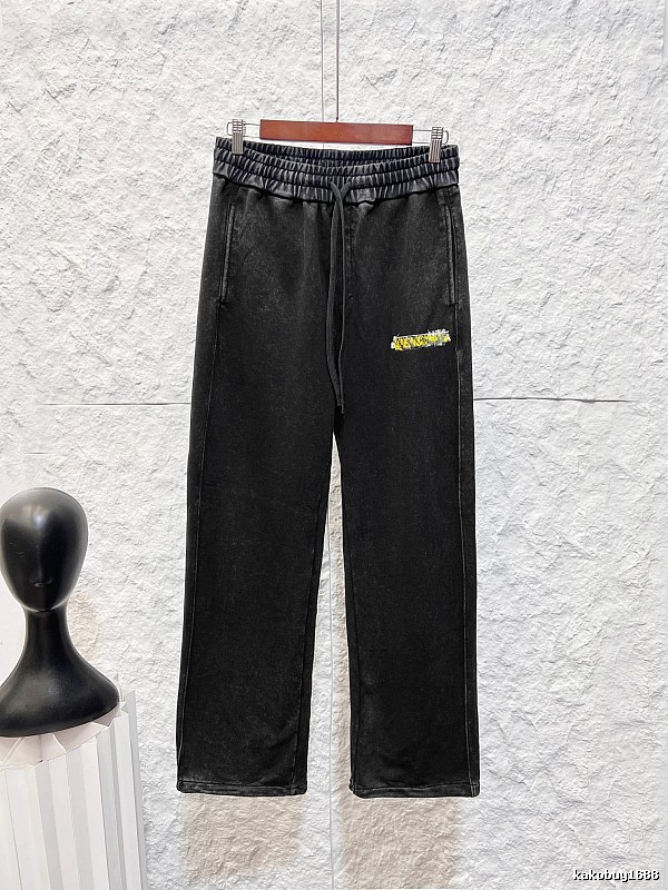 Minimal Cut And Understated Everyday Finish Straight Pants in Black