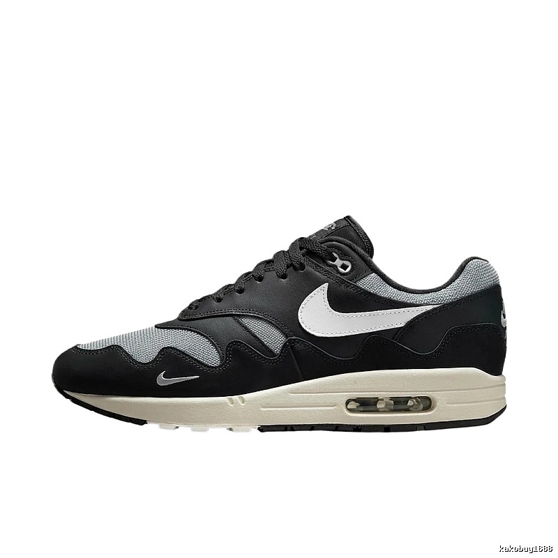 Nike Air Max 1 retro black shoes