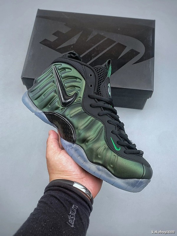 Nike Sculpted High-Tops in Green, Finished with Padded Heel Collar