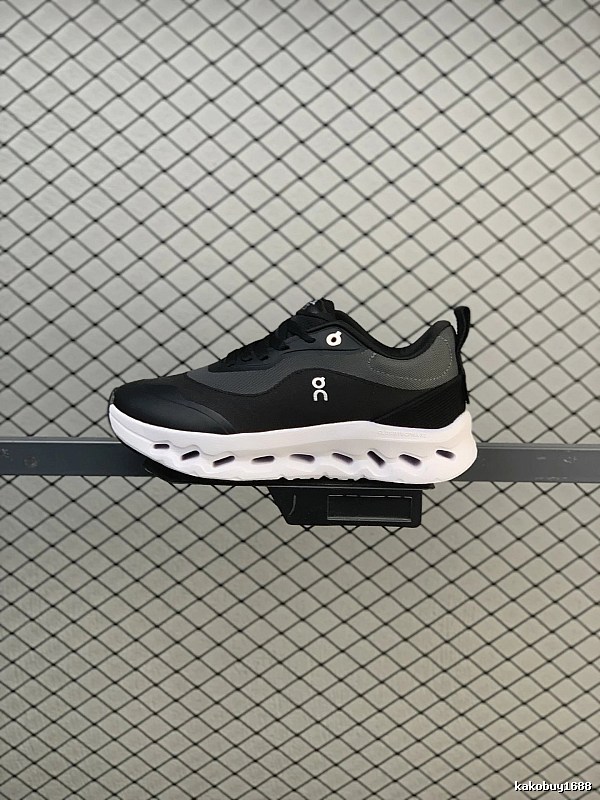 On Black Cloud Runners Defined by Streamlined Toe