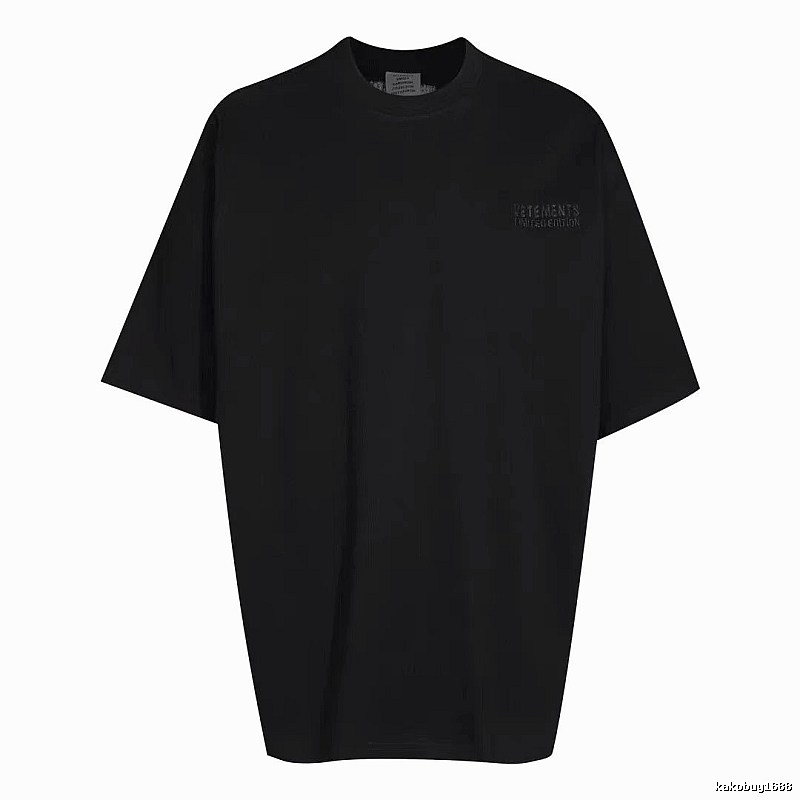 Relaxed Statement graphic T-shirt Black Colorful Lucky with Versatile Design
