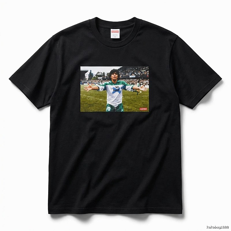 Supreme Maradona-style black T-shirt