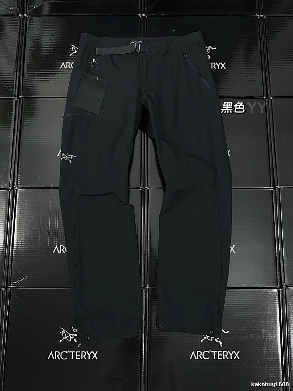 Technical Hiking Pants in Black with discreet logo - Arc'teryx